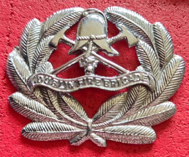 dublin fire service  officers  obsolete cap badge