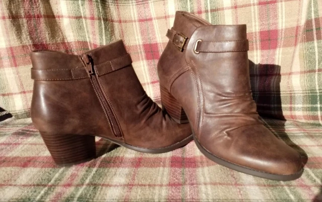 BARETRAPS Rosslyn Sz 11 M  Brush Brown Rousing, Buckle, Side Zip, Block heels