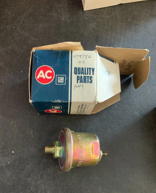 NOS 80'S INTERNATIONAL GAUGE OIL PRESSURE SENDING UNIT 1853FC DT466 EUR