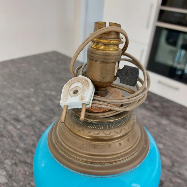 Grand Pied de lampe en opaline bleue avec pied en griffes de lion en bronze