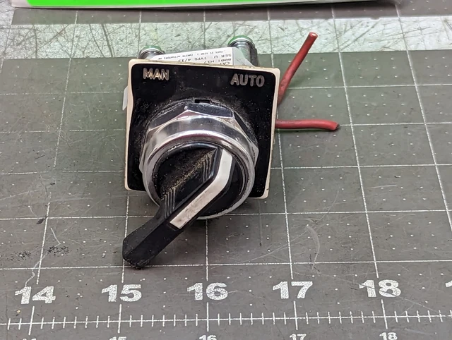 2-Position Maintained Selector Switch, 800T-H17 Allen Bradley [Z4S5] #3