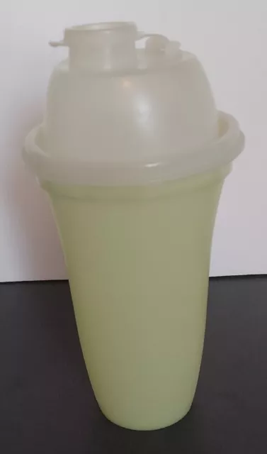 1970's 1980's Vintage Tupperware 844 Gravy Shaker / Protein Drink