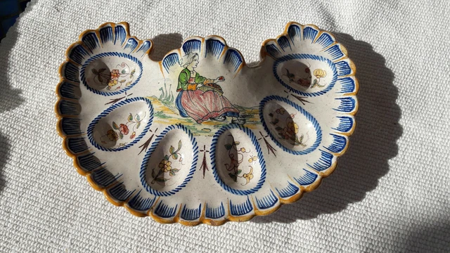 Plat à œufs Ancien - Style Terre De Fer, Décor Fleurs, Collection Cuisine Vintage