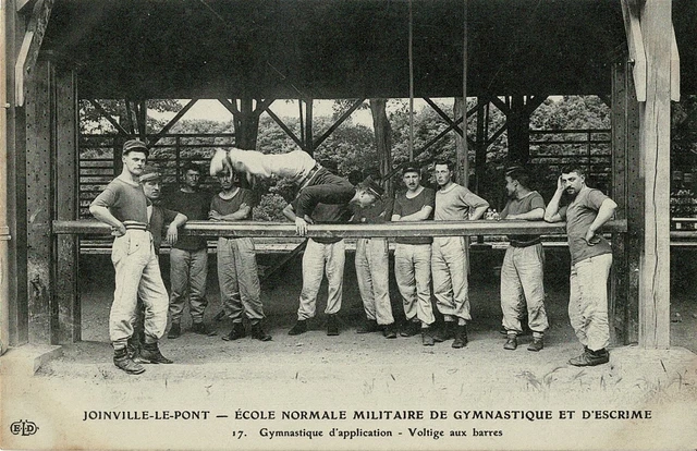 CPA - Joinville-le-Pont - Military School - Voltige aux Barres