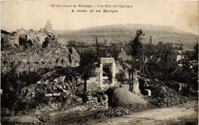 CPA AK Militaire - surroundings of Verdun - Une Rue des Eparges (697054)