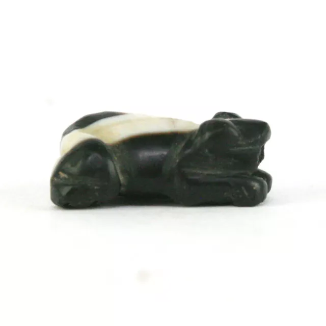 A Pyu to Pagan banded agate bead in the form of a frog Y3372