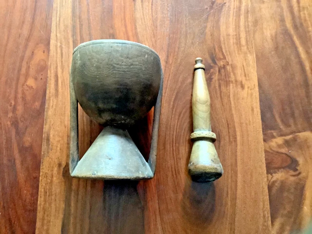 Mortier Et Pilon En Bois Sculpté Double Visage – Motifs étoiles – Fait Main