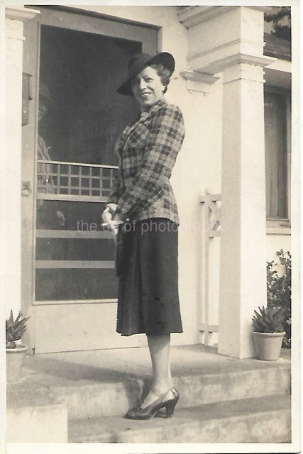 FOUND FASHION PHOTO bw MID CENTURY WOMAN Original Portrait VINTAGE 011 13 Q