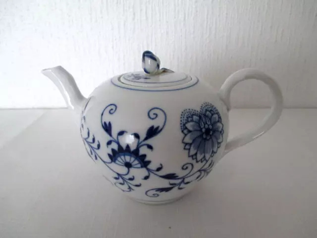 Meissen Zwiebelmuster -- süße kleine Teekanne/teapot  2. Wahl  top