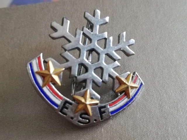 Broche Vintage École De Ski Française (ESF) – 3 Étoiles – Signé Decat – Années 2000