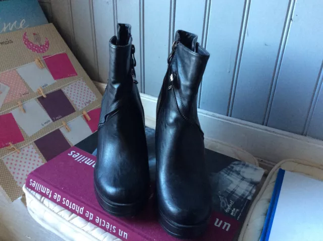 bottines plateforme neuves vintage cuir noir .t 38 .( V/F/V)
