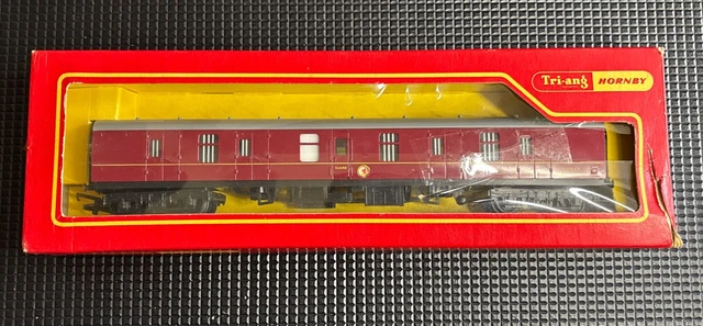 Triang R 425 1965 TRI-ANG HORNBY British Railways Maroon R425 Full Parcels Brake ...