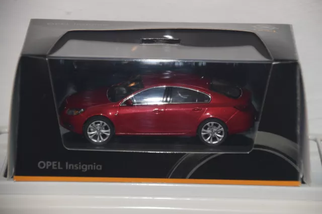 Schuco Opel Insignia 1:43 Fließheck rot, neu