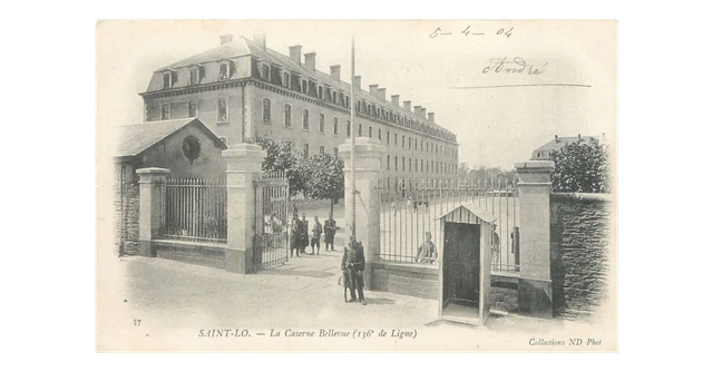 CPA 50 NORMANDIE MANCHE SAINT-LO CASERNE BELLEVUE Militaires 136e de Ligne 1904