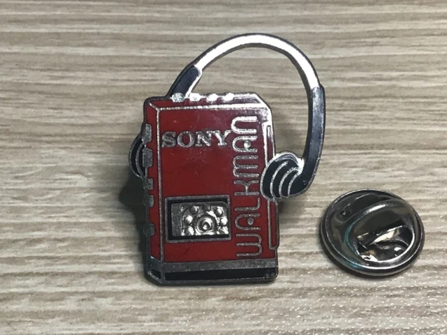 Pin's Sony Discman - Argenté - Modèle Vintage Avec Signature A.B - Collection