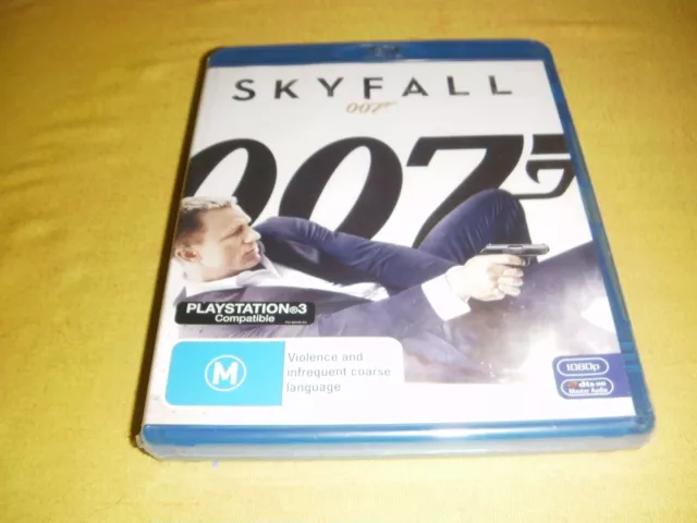 SKY FALL 2012 BLU RAY DISC NEW & SEALED Daniel Craig as James Bond 007 REGION B