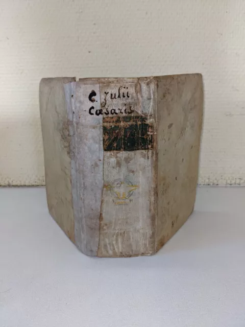 livre ancien- C. Julii Caesaris commentarii de belle gallico , et civili...1818