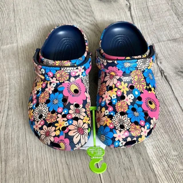 Crocs Classic Clogs-Retro Floral Flowers Blue-size 6 women’s- 4 girl’s -NEW!!