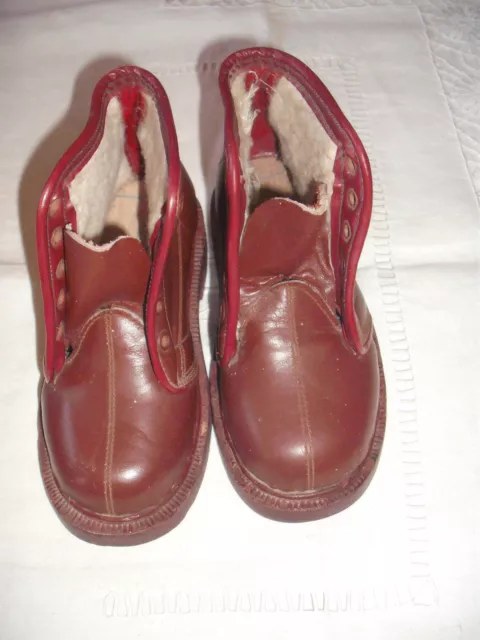 ANCIENNES CHAUSSURES ENFANT en cuir et semelle bois P 17 EUR 25 00