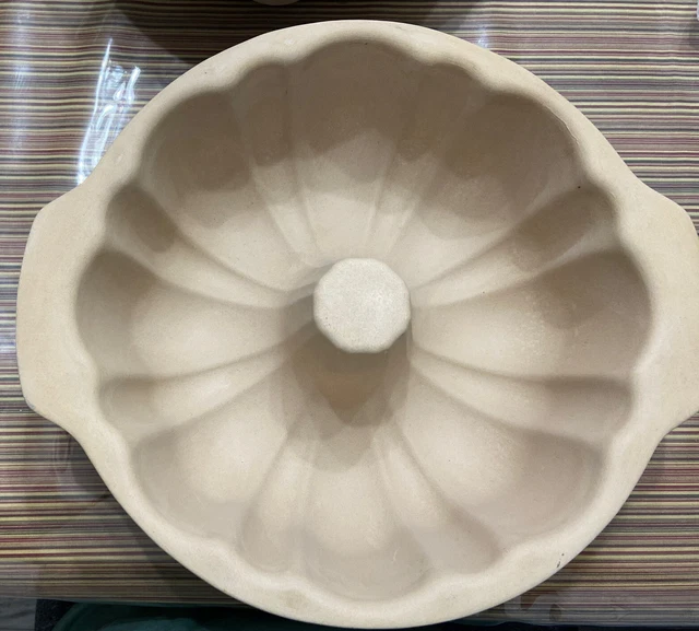 Pampered Chef Family Heritage Stoneware 10" Fluted Pan Bundt Cake Mold USA #1440
