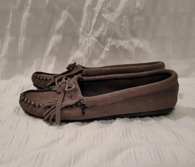 MINNETONKA Kilty Hardsole - Size 6.5 - Grey Suede Moccasin Shoe