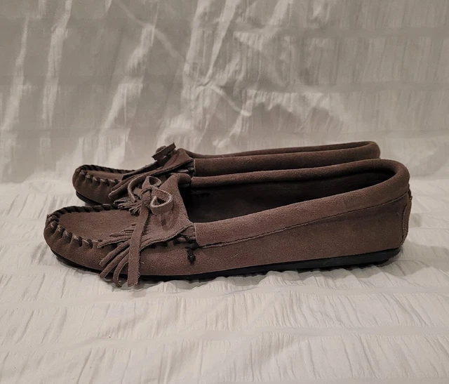 MINNETONKA Kilty Hardsole - Size 6.5 - Grey Suede Moccasin Shoe MINNETONKA Kilty Hardsole - Size 6.5 - Grey Suede Moccasin Shoe