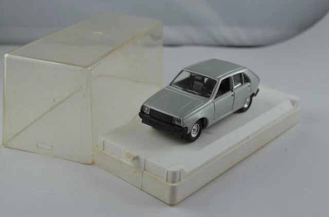 Renault 19 Berline Grise - Solido 1/43 - Miniature En Boîte - Occasion