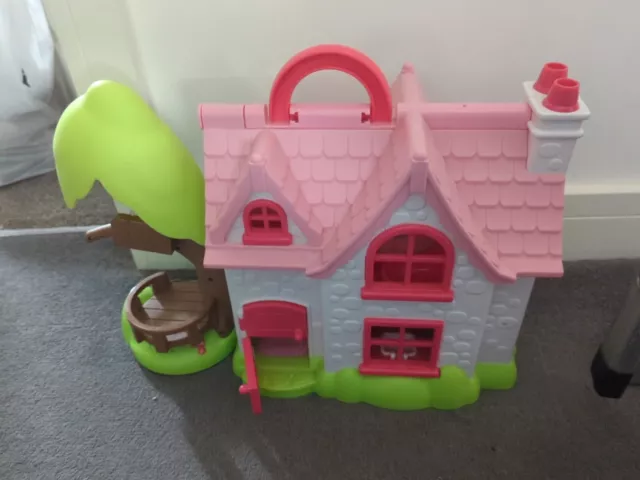 ELC Happyland Cherry Lane Cottage With Figures And Accessories 2