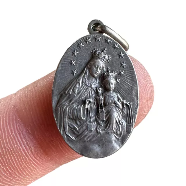 Medaille religieuse ancienne " Sainte Vierge à l’enfant "