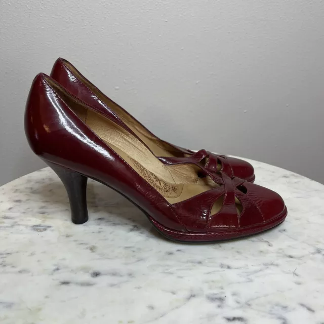 Sofft Size 7.5 Narrow Patent Leather Heels Red Womens Pumps Closed Toe Shoes -C1