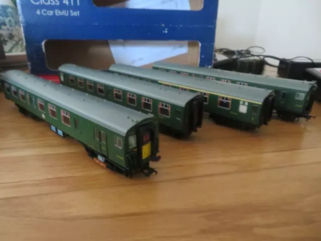 bachmann 31-426a class 411 4cep emu 7128 late [sr] green/ yellow warning panels.