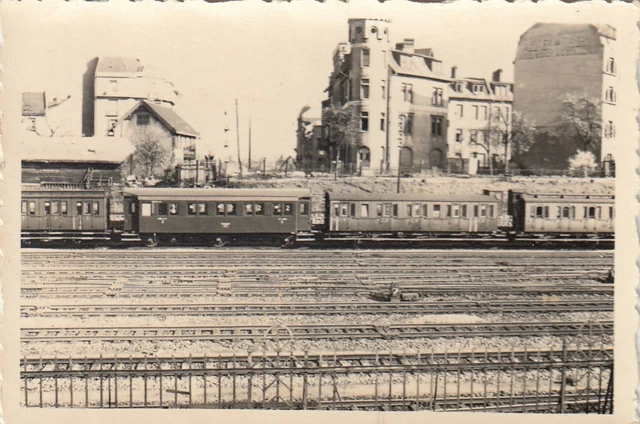 FOTO   Eisenbahnzug Waggons DR Personenwagen ca. 30er Jahre  ca.7x10  (G2868)