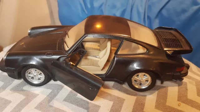 Polistil Porsche 911 Turbo 1:16 not 1:18 Scale Model