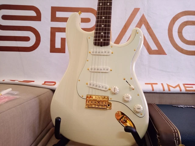 Fender Limited Edition Daybreak 2019 Olympic White w/ Navy Blue Original Case