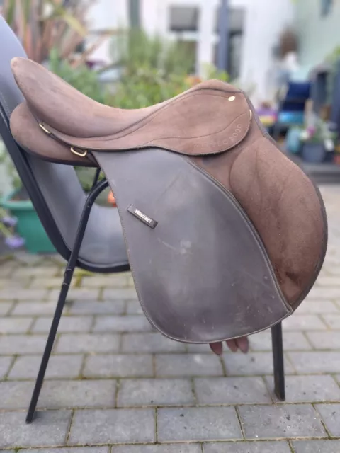 Wintec 2000 GP All Purpose Saddle 17" Brown with Red Gullet