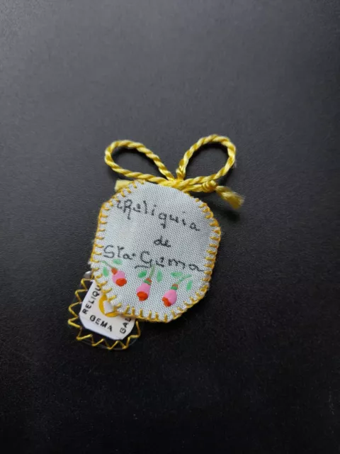 Reliquia Santa Gema Galgani en relicario antiguo