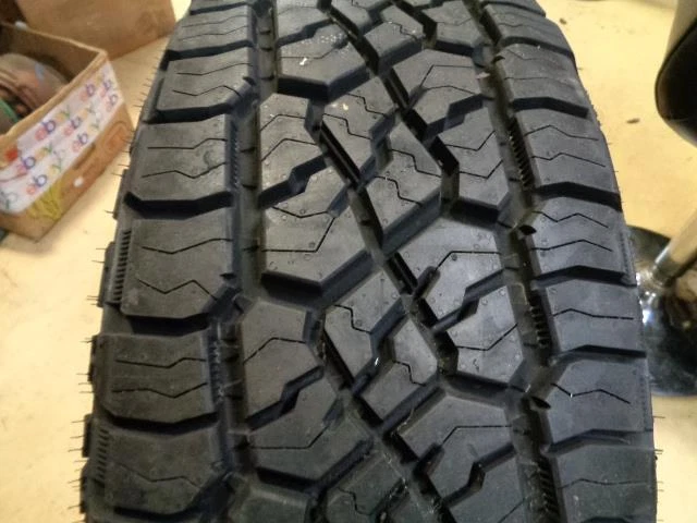 MASTERCRAFT COURSER TRAIL Hd Lt 275 60 20 123/120S Lre 175097010 10Ply MASTERCRAFT COURSER TRAIL Hd Lt 275 60 20 123/120S Lre 175097010 10Ply
