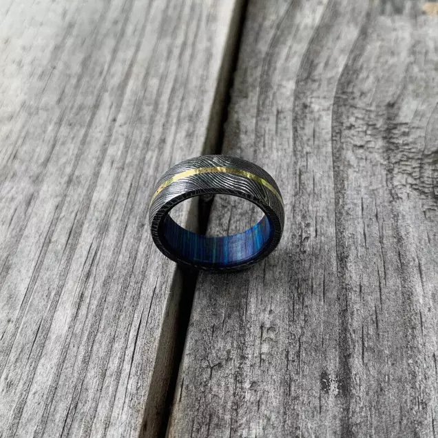 Handcrafted Damascus Steel Men's Ring with Copper Inlay - Unique Wedding Band