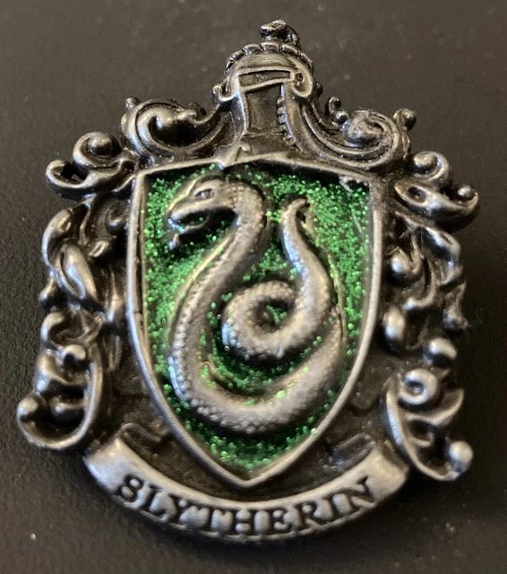 HARRY POTTER PIN Badge Hogwarts Crest Griffindor Hufflepuff Ravenclaw