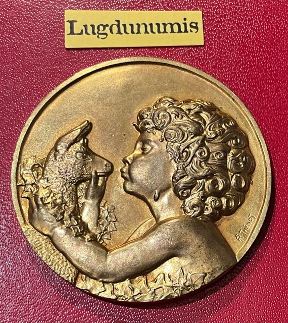 Broche Ancienne Femme En Bronze - Médaille Art Déco N°2 - Sans Marque