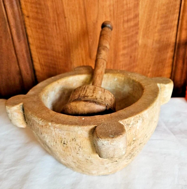 Grand Mortier En Bois Sculpté Avec Pilon Bois Haut. 17 Cm Diam. 15 Cm