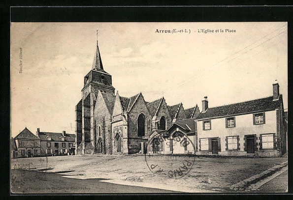 CPA Arrou, L´Eglise et la Place 1915