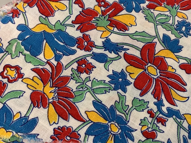 Vintage 1940s Floral Print Cotton Fabric Remnants for Quilting 63 Pcs