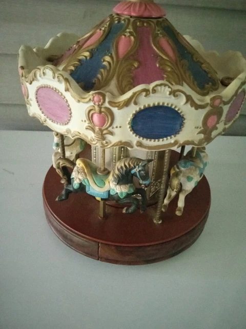 Waco Vintage Melody In Motion "The Carousel" Waco Vintage Melody In Motion "The Carousel"