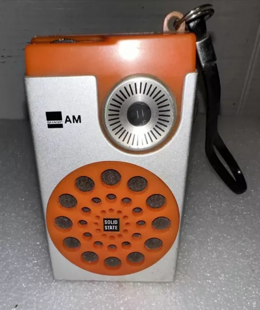 Radio transistor portátil vintage Orange Sharp BP-156 AM de 1974 funciona