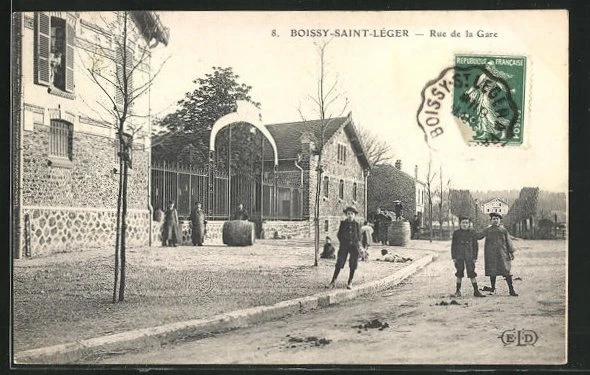 CPA Boissy-Saint-Leger, Rue de la Gare, vue de la rue 1910