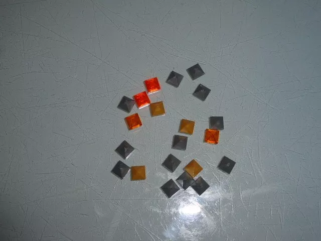 Lego Lot De 21 Petites Pieces, Tuiles Pyramidales 1X1, Reference 22388