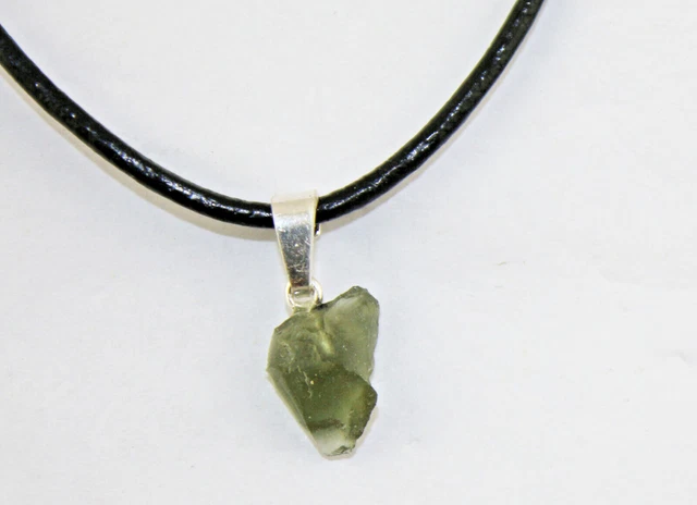Collana a Sospensione IN Moldavite (0.70 Grammi - 005)