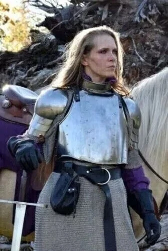 Demi-costume médiéval en acier avec plaque de calibre 18