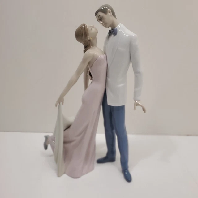Lladro Happy Anniversary Couple Dancing #6475 Glossy Porcelain Figurine 12.5" Lladro Happy Anniversary Couple Dancing #6475 Glossy Porcelain Figurine 12.5"